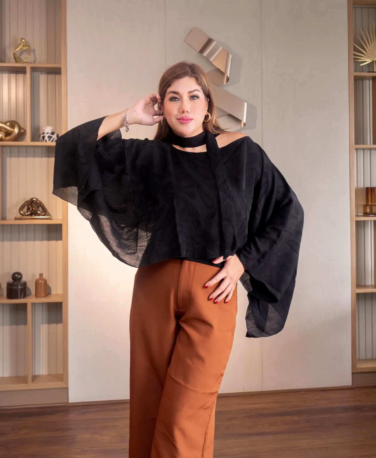 Blusa Poncho Negro - Imagen 2